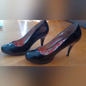 Madden Girl Black Patent Leather  heels size 7